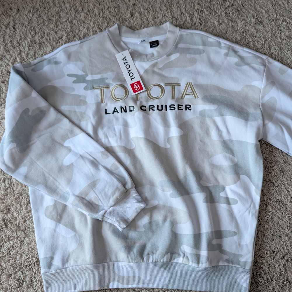 NWT Official Toyota Land Cruiser Embroidered Camo Crewneck Sweatshirt - Mens M
